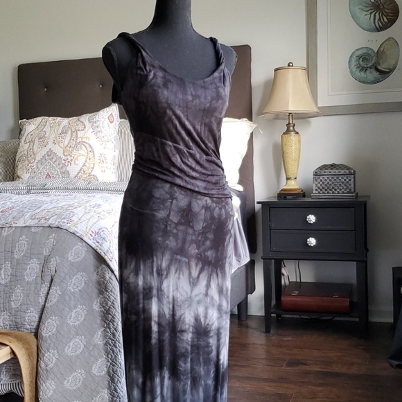 Tahari Dresses & Skirts - Tahari maxi dress Sz S